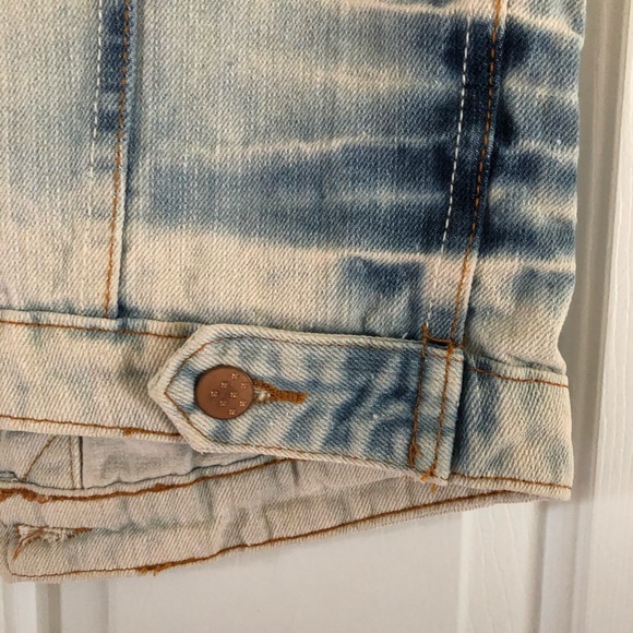 Light wash denim vest - Picture 5 of 9